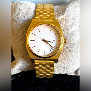 Nixon Minimalist “The Time Teller” men’s watch